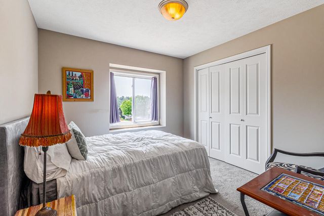 412 SABRINA Circle, Council Bluffs, IA 51503