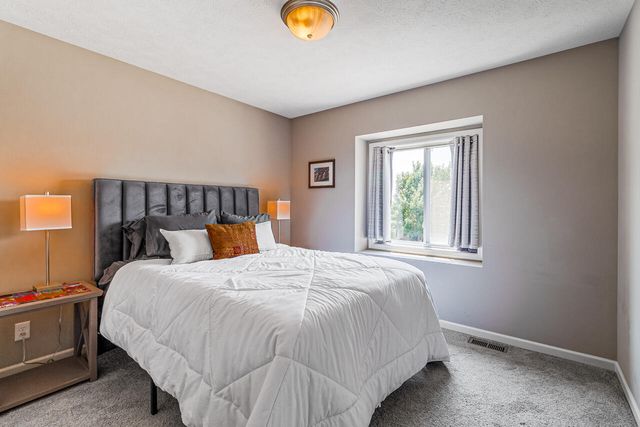 412 SABRINA Circle, Council Bluffs, IA 51503