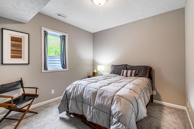 412 SABRINA Circle, Council Bluffs, IA 51503