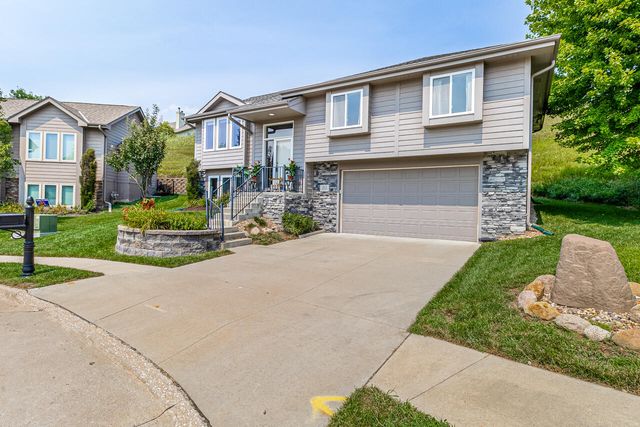 412 SABRINA Circle, Council Bluffs, IA 51503