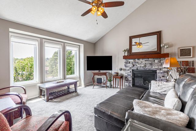 412 SABRINA Circle, Council Bluffs, IA 51503