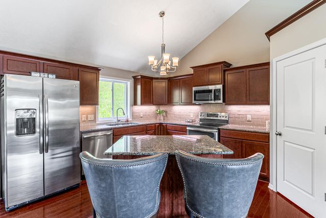 412 SABRINA Circle, Council Bluffs, IA 51503