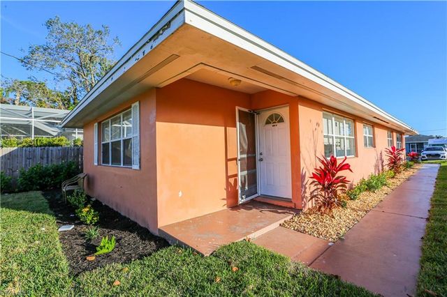 521 96th AVE N B, Naples, FL 34108