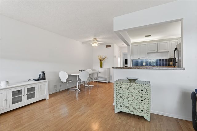 68 Royal Oak Court 204, Vero Beach, FL 32962