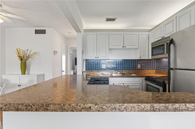 68 Royal Oak Court 204, Vero Beach, FL 32962