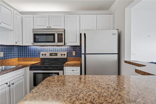 68 Royal Oak Court 204, Vero Beach, FL 32962