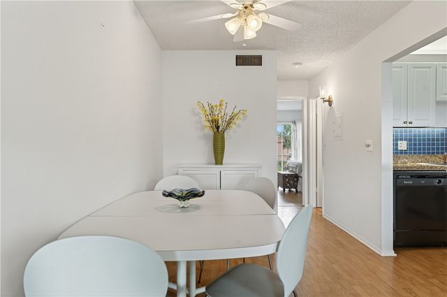 68 Royal Oak Court 204, Vero Beach, FL 32962