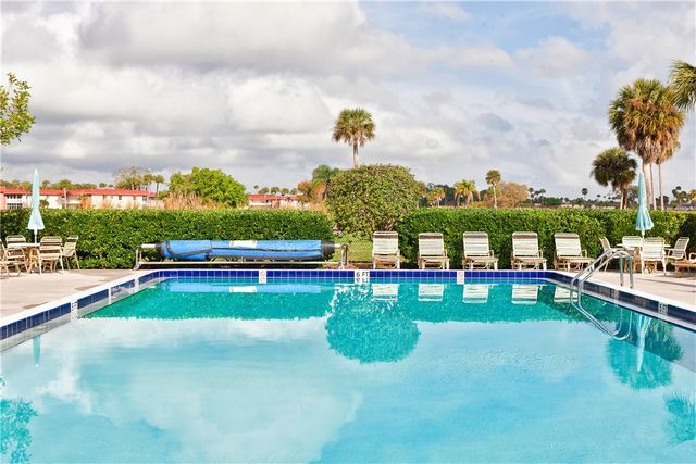 68 Royal Oak Court 204, Vero Beach, FL 32962