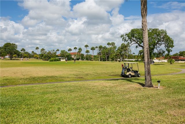 68 Royal Oak Court 204, Vero Beach, FL 32962