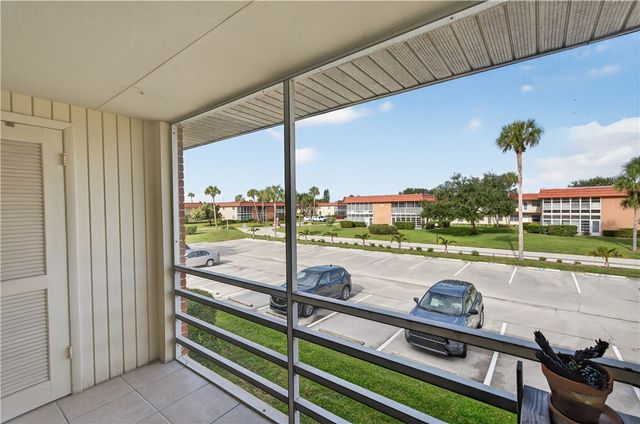 68 Royal Oak Court 204, Vero Beach, FL 32962
