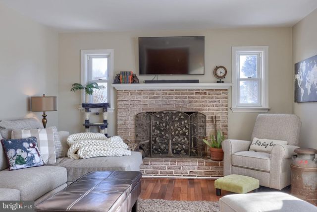 805 W MAIN ST, New Holland, PA 17557