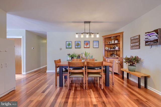 805 W MAIN ST, New Holland, PA 17557