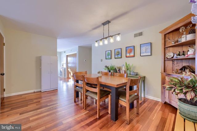 805 W MAIN ST, New Holland, PA 17557