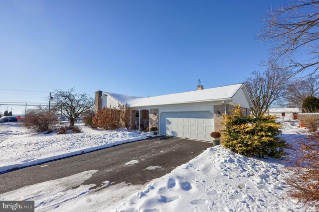 805 W MAIN ST, New Holland, PA 17557