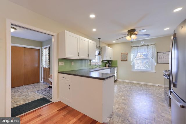 805 W MAIN ST, New Holland, PA 17557