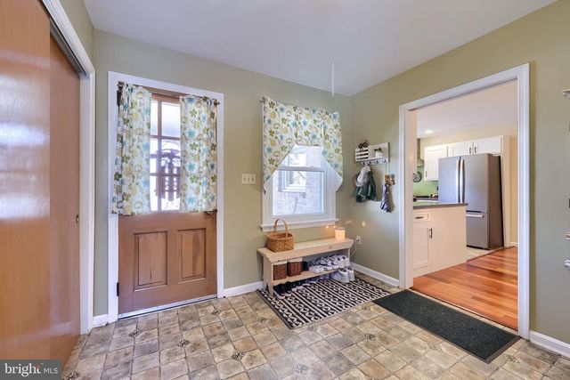 805 W MAIN ST, New Holland, PA 17557