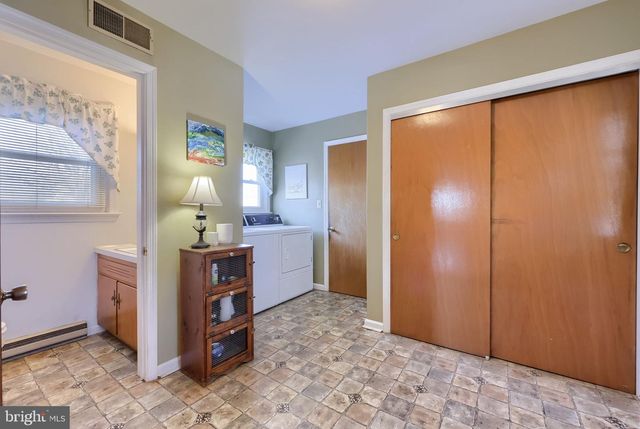 805 W MAIN ST, New Holland, PA 17557