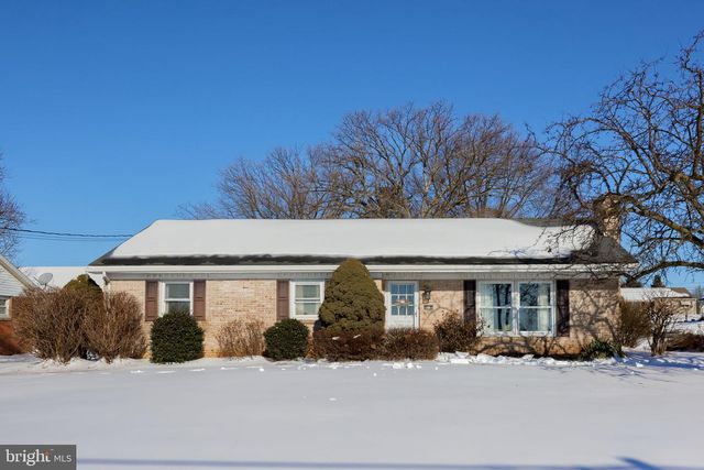 805 W MAIN ST, New Holland, PA 17557