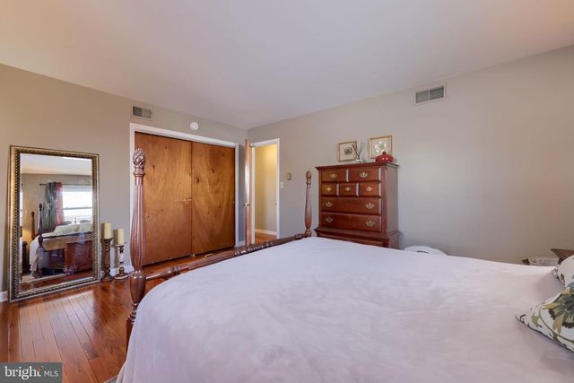 805 W MAIN ST, New Holland, PA 17557