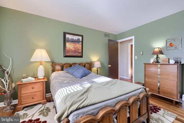 805 W MAIN ST, New Holland, PA 17557