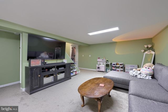 805 W MAIN ST, New Holland, PA 17557