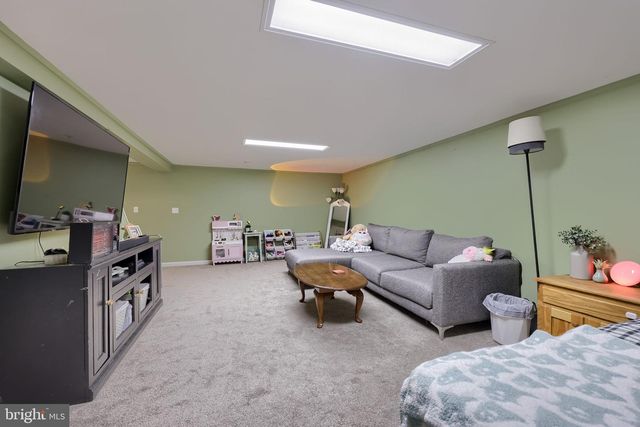 805 W MAIN ST, New Holland, PA 17557