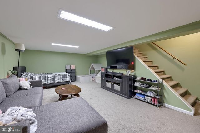 805 W MAIN ST, New Holland, PA 17557