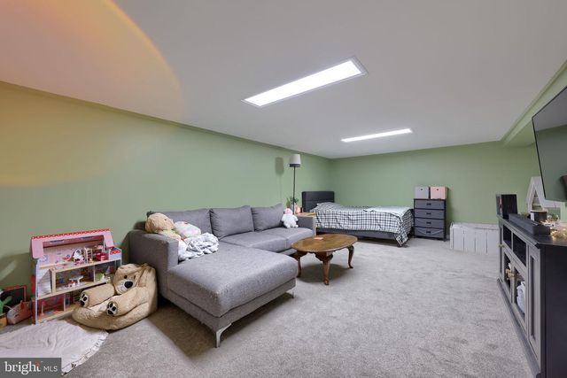 805 W MAIN ST, New Holland, PA 17557