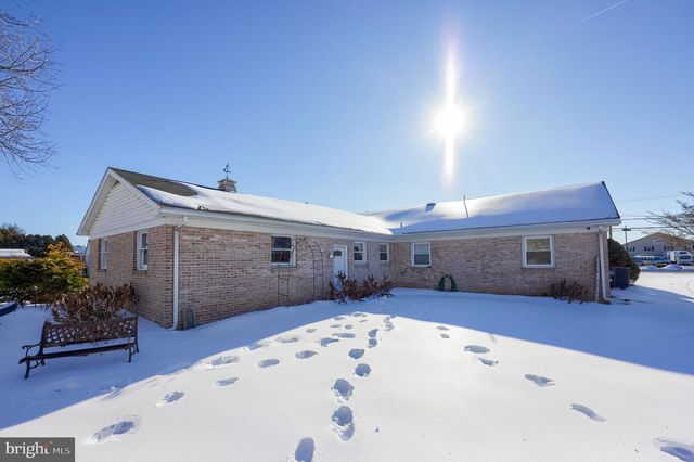 805 W MAIN ST, New Holland, PA 17557