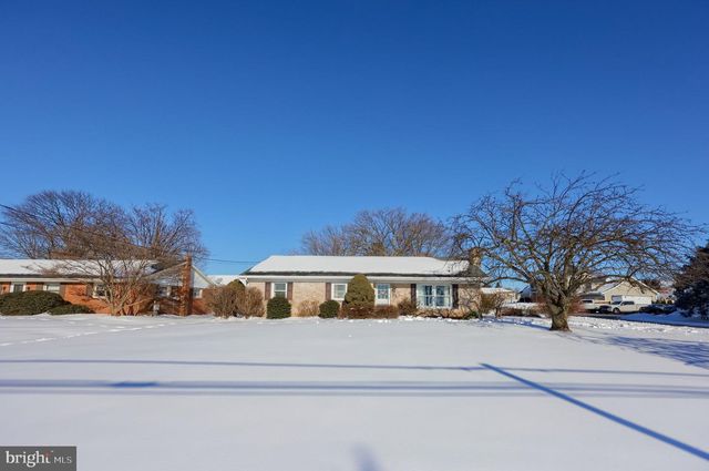 805 W MAIN ST, New Holland, PA 17557