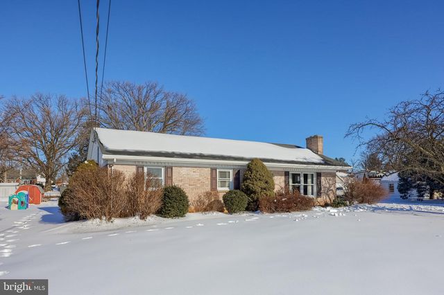 805 W MAIN ST, New Holland, PA 17557