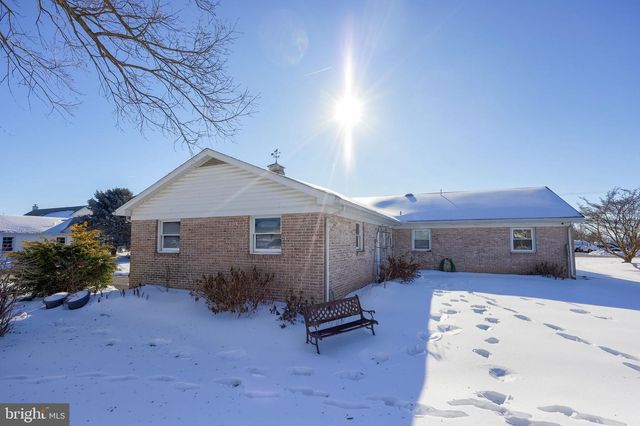 805 W MAIN ST, New Holland, PA 17557