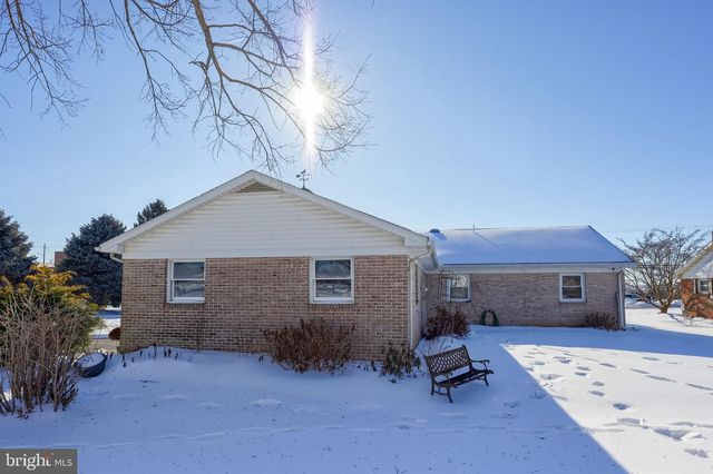 805 W MAIN ST, New Holland, PA 17557