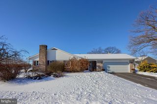 805 W MAIN ST, New Holland, PA 17557