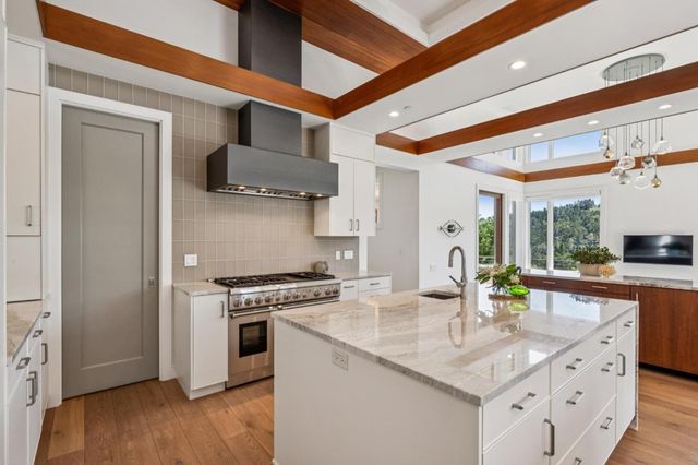 7536 Canada Vista Way, Monterey, CA 93940