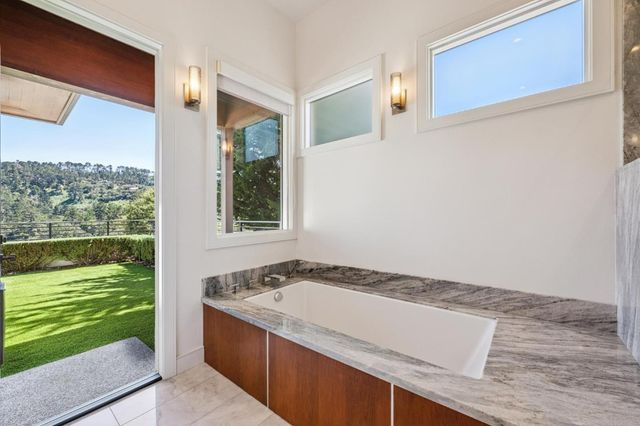 7536 Canada Vista Way, Monterey, CA 93940