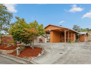 1854 Nw FINCH Ct, Roseburg, OR 97471