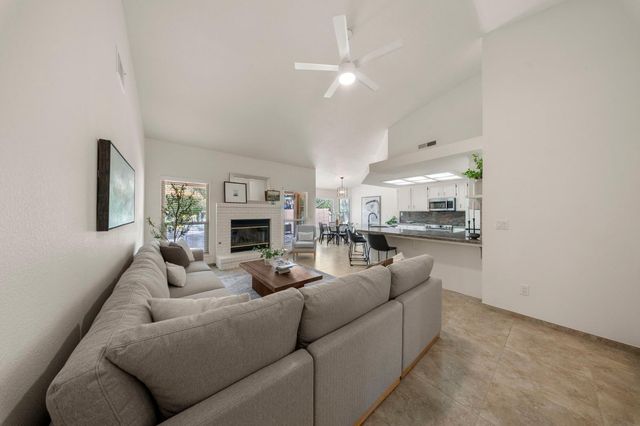 2816 Habsburg Cir, Modesto, CA 95356