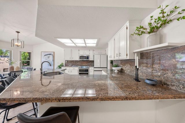 2816 Habsburg Cir, Modesto, CA 95356