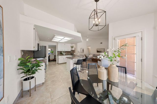 2816 Habsburg Cir, Modesto, CA 95356