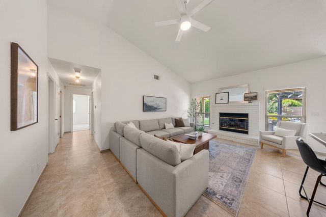 2816 Habsburg Cir, Modesto, CA 95356