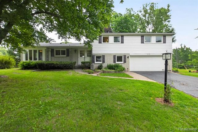 26178 Greythorne Trail, Farmington, MI 48334