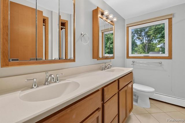 26178 Greythorne Trail, Farmington, MI 48334
