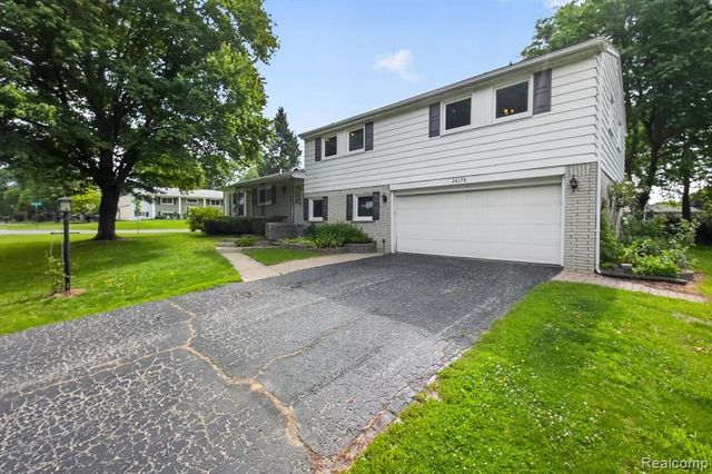 26178 Greythorne Trail, Farmington, MI 48334