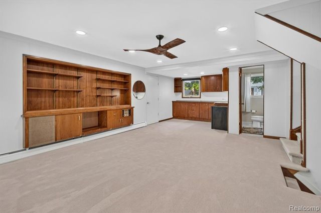 26178 Greythorne Trail, Farmington, MI 48334