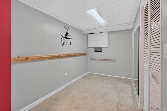 26178 Greythorne Trail, Farmington, MI 48334