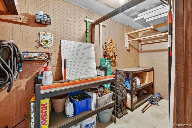 26178 Greythorne Trail, Farmington, MI 48334