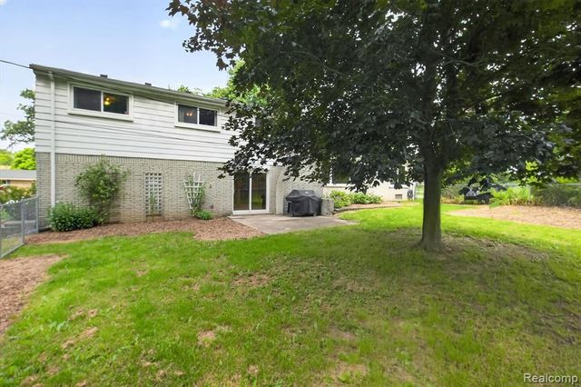 26178 Greythorne Trail, Farmington, MI 48334