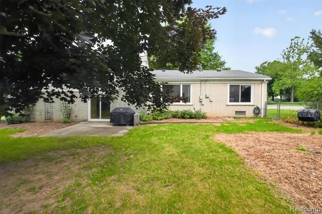 26178 Greythorne Trail, Farmington, MI 48334