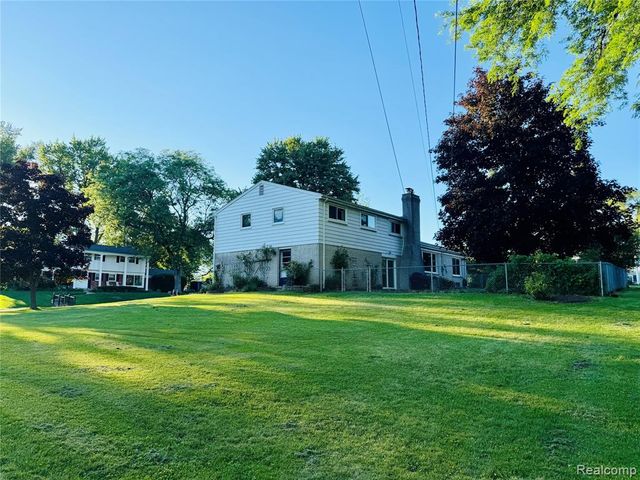 26178 Greythorne Trail, Farmington, MI 48334